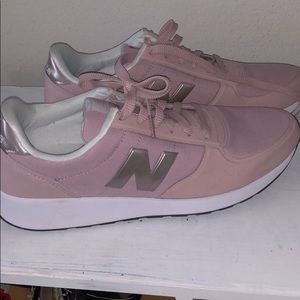 New Balance Tennis Shoes